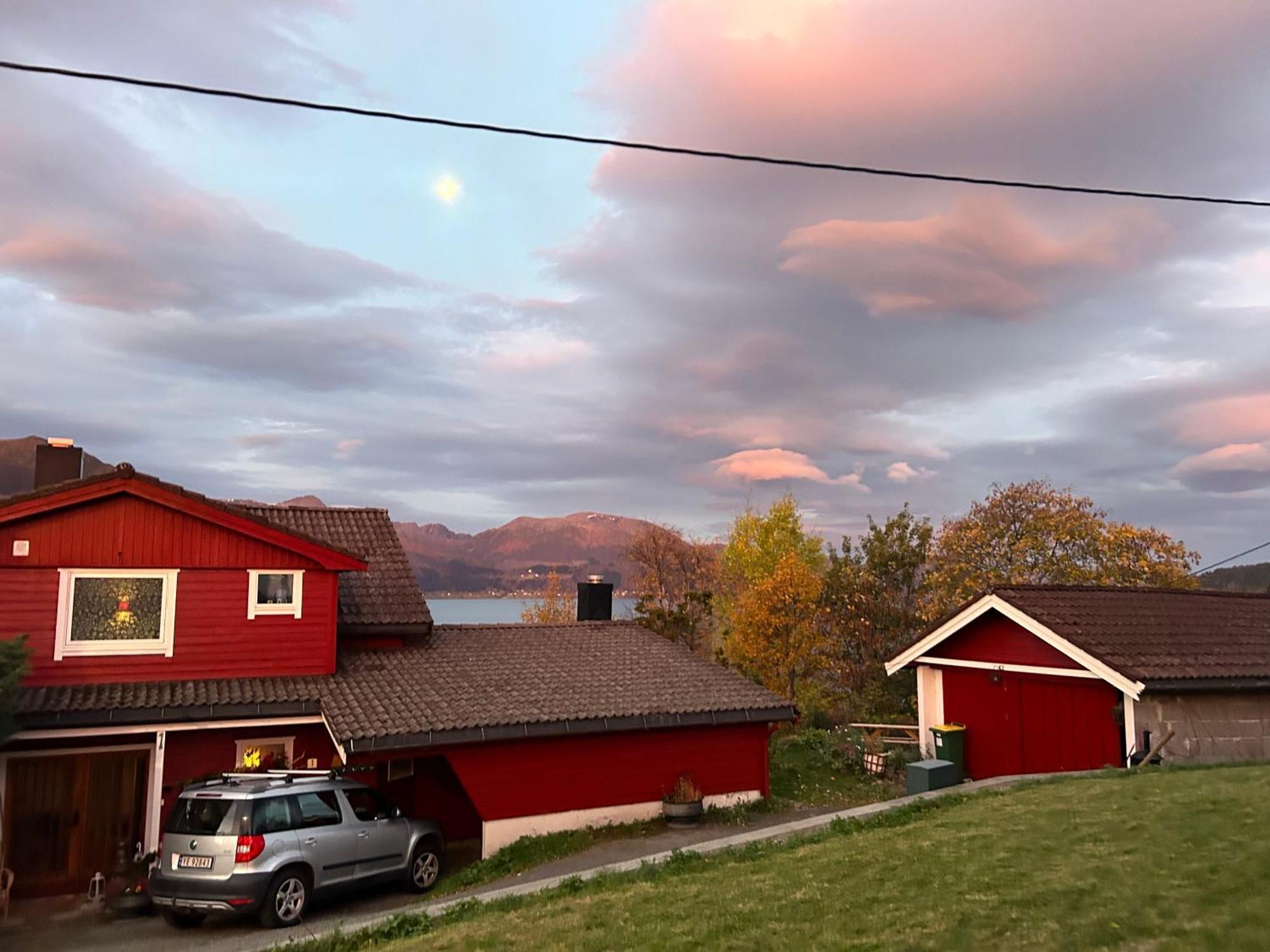 Line Pa Hauane1 Bed & Breakfast Volda Exterior photo